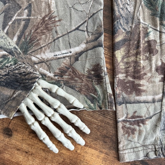 Vintage 2000s Cropped Realtree AP HD Hunting Camo Long Sleeve Tee ~ Size Medium - Picture 5 of 7